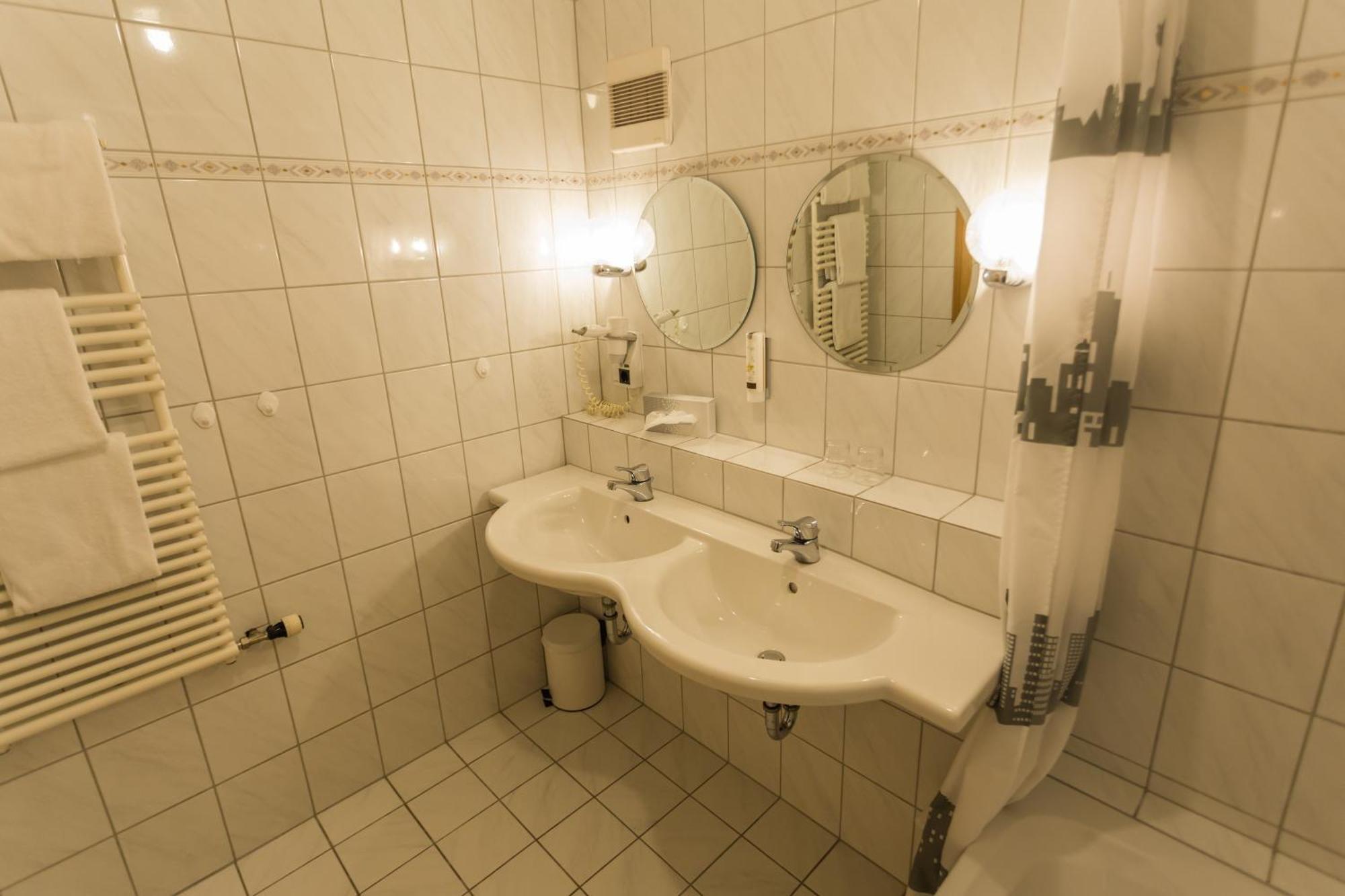 Hotel Loewen 란데르자커 객실 사진